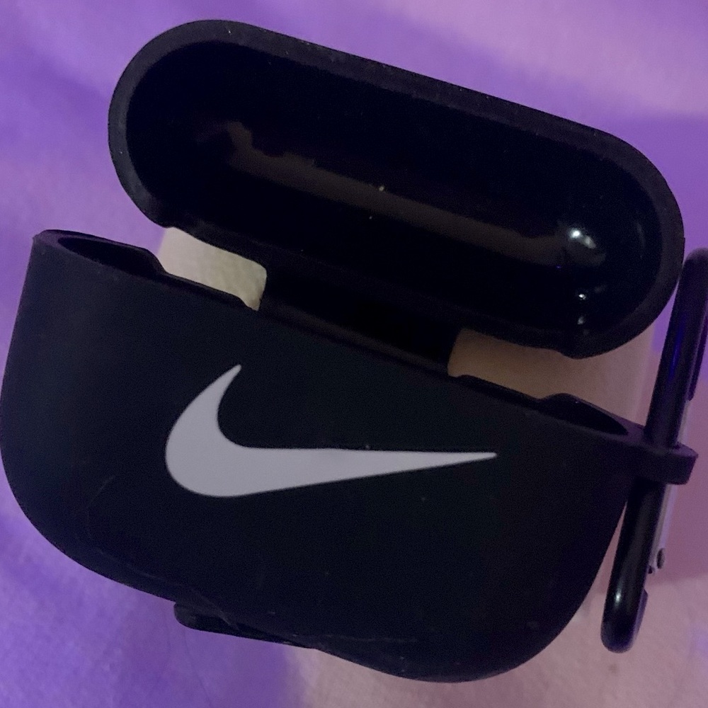 ✔️Swoosh AirPod case